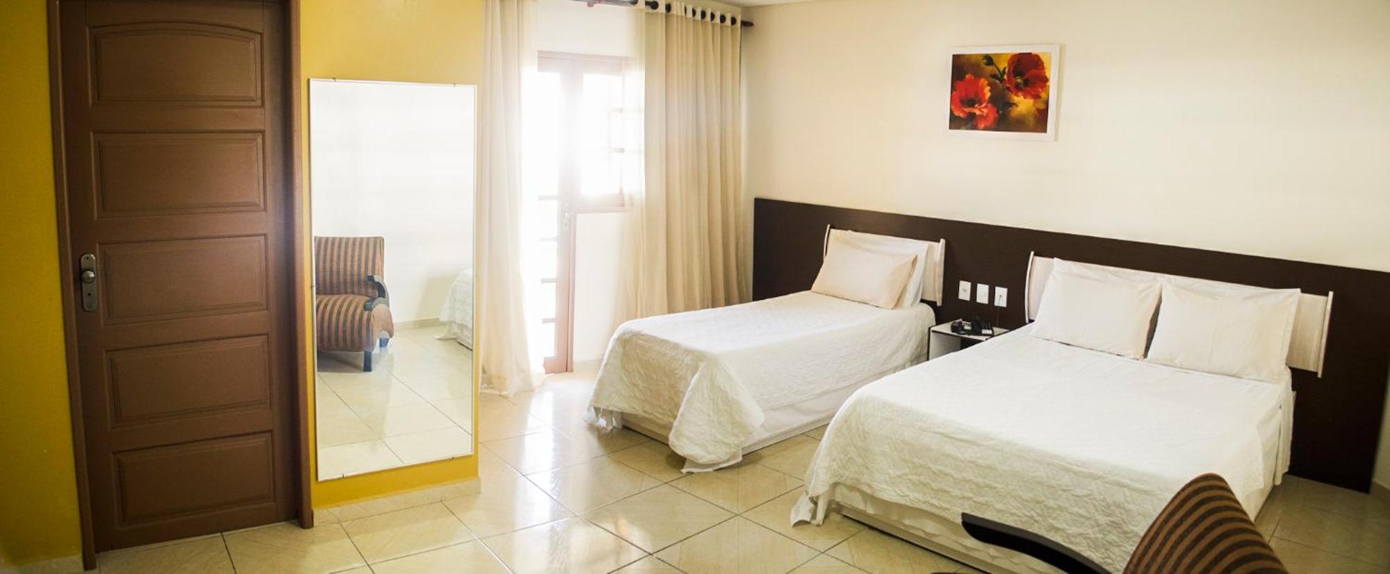 Bonito Plaza Hotel Esterno foto